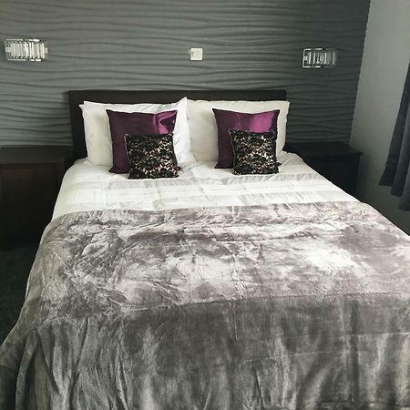 Highgate Inn Hotel بيمبروك المظهر الخارجي الصورة