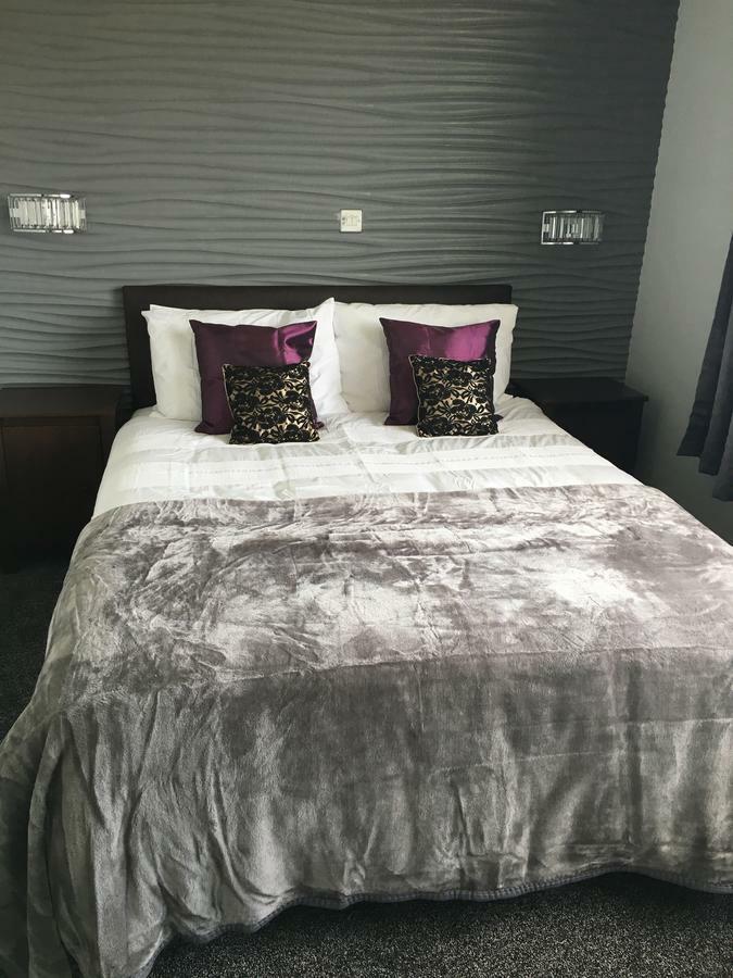 Highgate Inn Hotel بيمبروك المظهر الخارجي الصورة